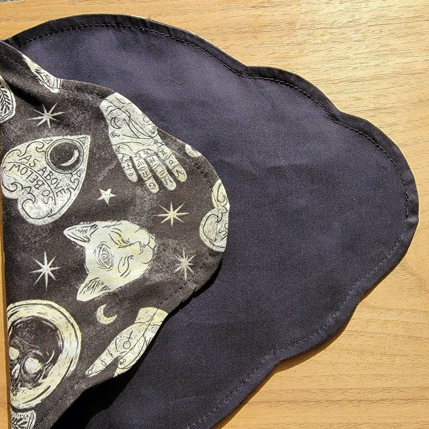Third Eye Cat altar cloth for divination | Scallop Victorian Shape | Antique Style | Double sided | Daily tarot spread | small altar space