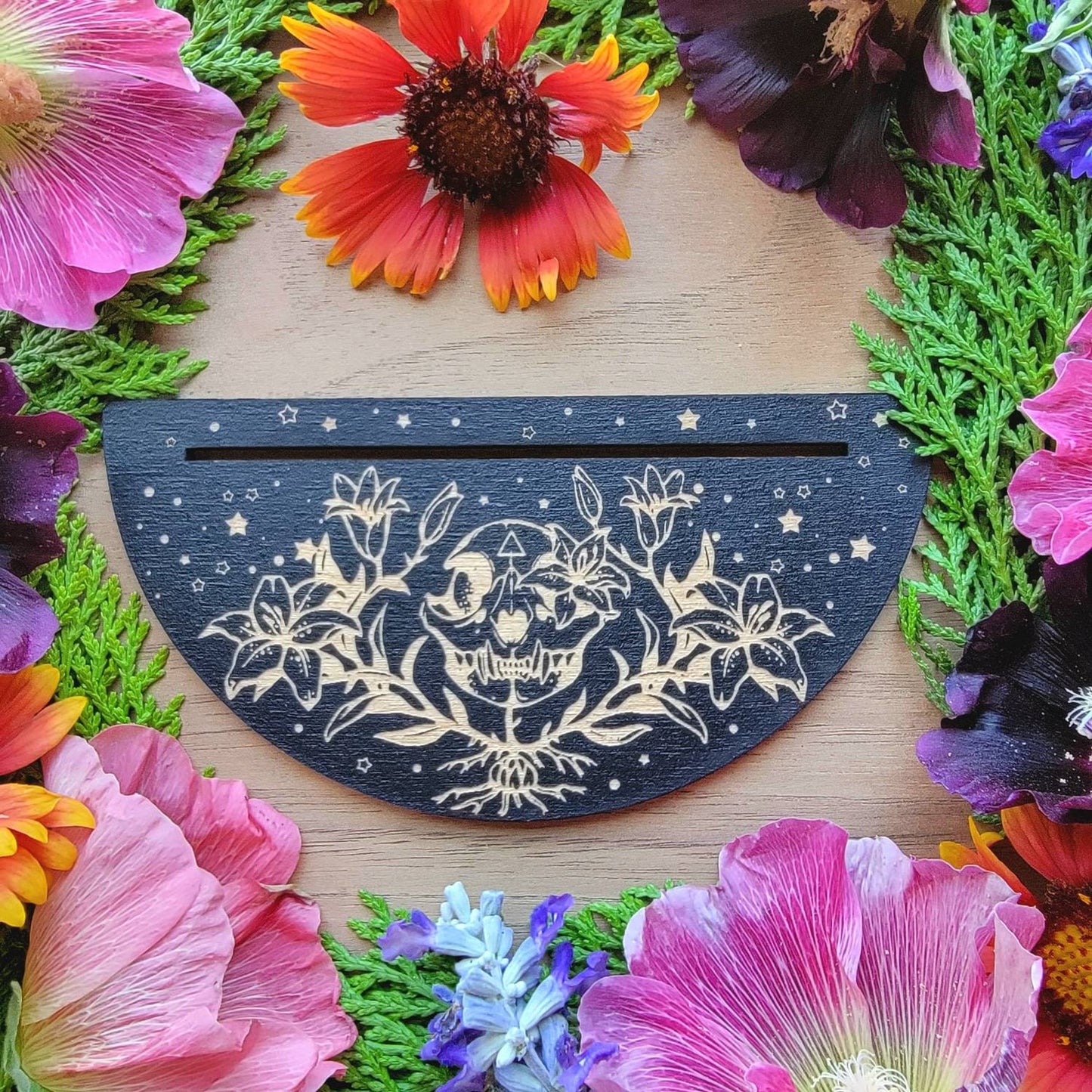 Cat Skull & Lilly Tarot card stand | laser engraved | divination | Oracle card display | Affirmation card holder | Gift for witch |