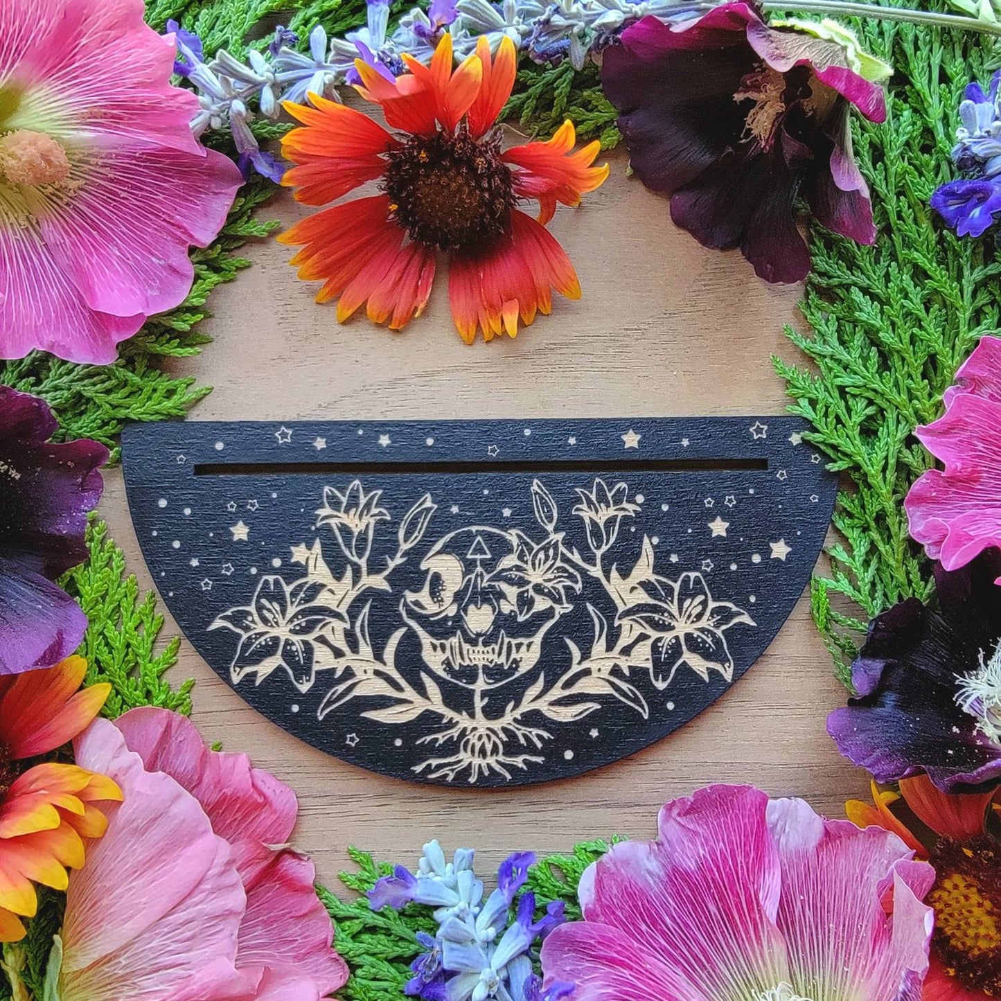 Cat Skull & Lilly Tarot card stand | laser engraved | divination | Oracle card display | Affirmation card holder | Gift for witch |
