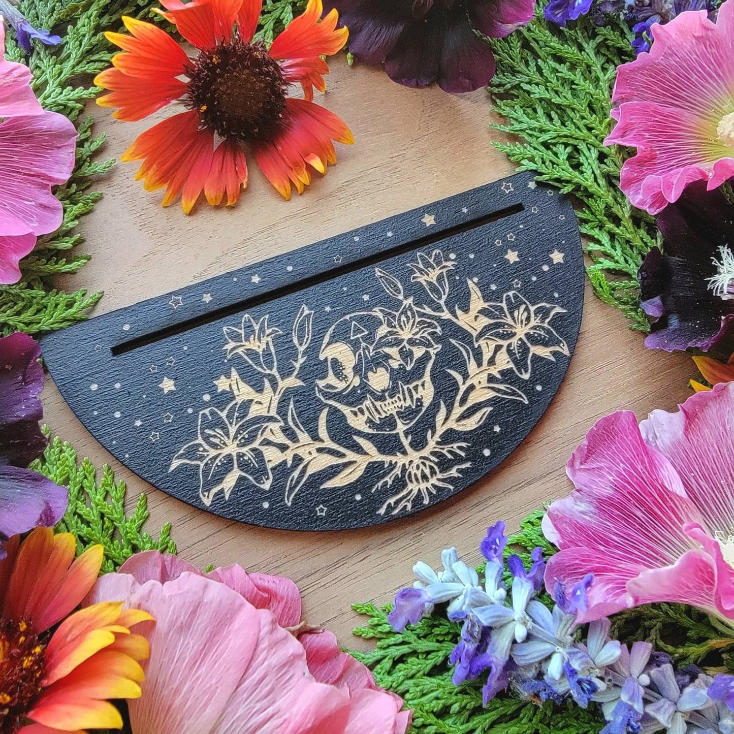 Cat Skull & Lilly Tarot card stand | laser engraved | divination | Oracle card display | Affirmation card holder | Gift for witch |