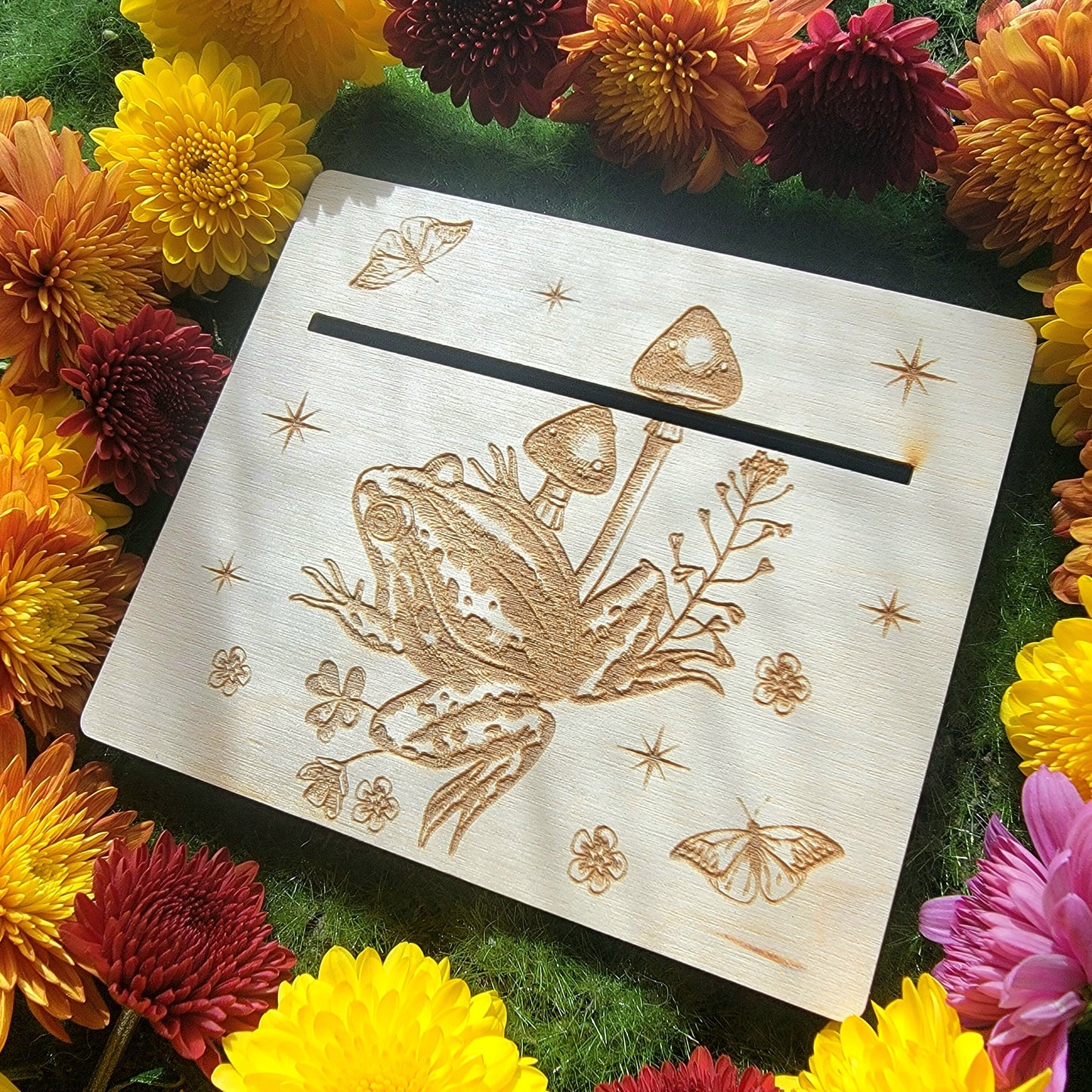 Toad and Mushroom Tarot card stand | laser engraved | divination | Oracle card display | Affirmation card holder | Gift for witch |