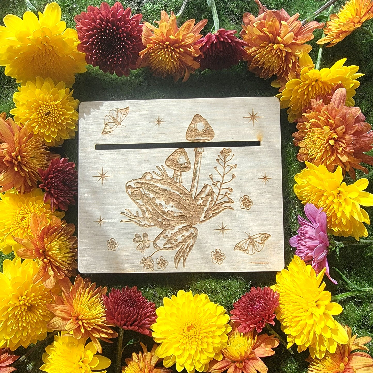 Toad and Mushroom Tarot card stand | laser engraved | divination | Oracle card display | Affirmation card holder | Gift for witch |