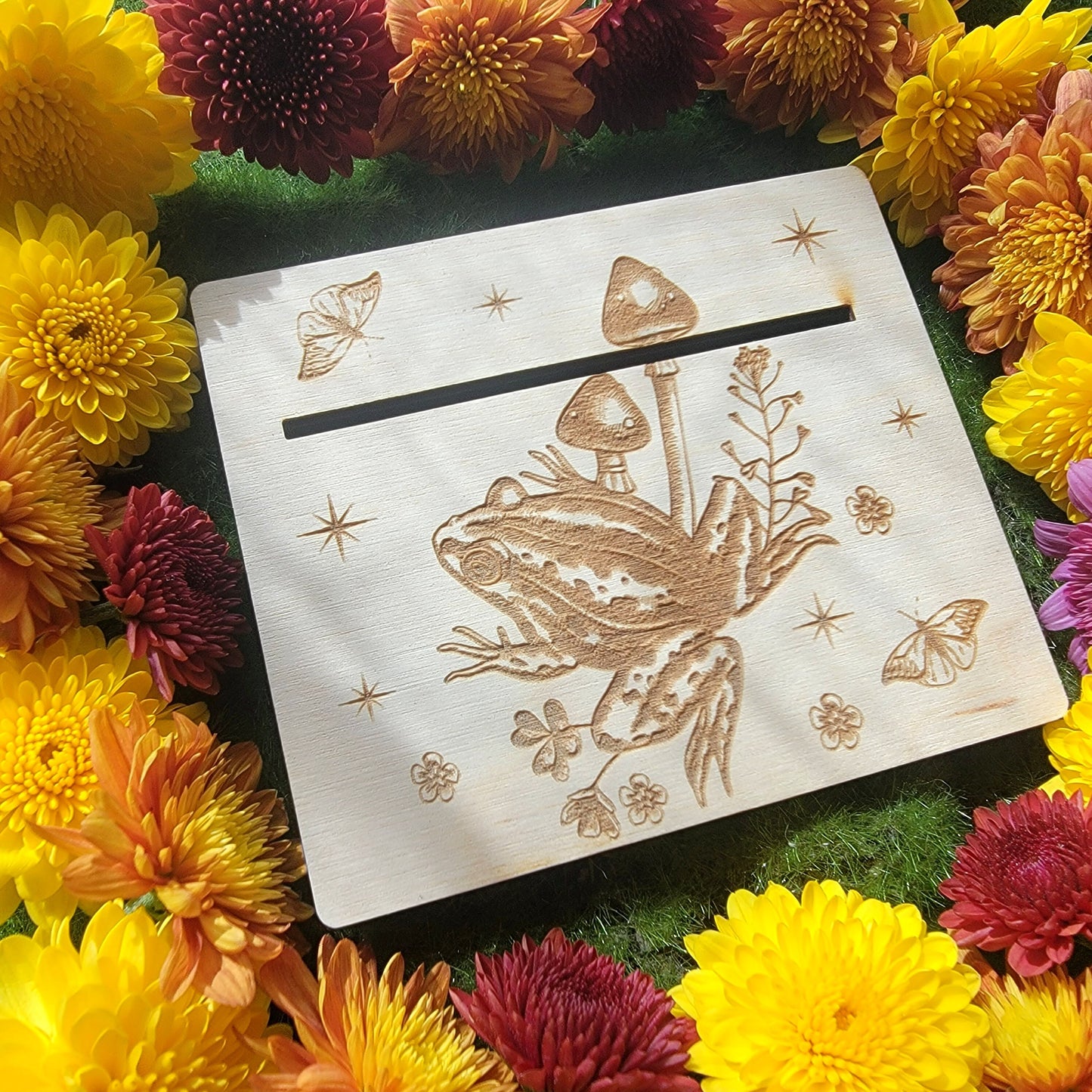 Toad and Mushroom Tarot card stand | laser engraved | divination | Oracle card display | Affirmation card holder | Gift for witch |