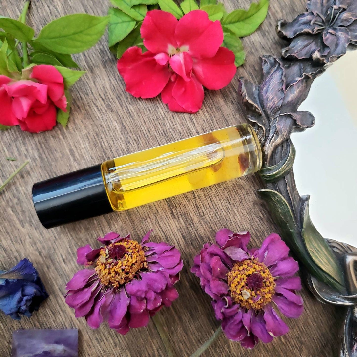 Witch's Cloak Perfume for Empaths | 10 ml Roller bottle | calm anxiety | recenter | Sweet almond oil | Amethyst | Rose Quartz