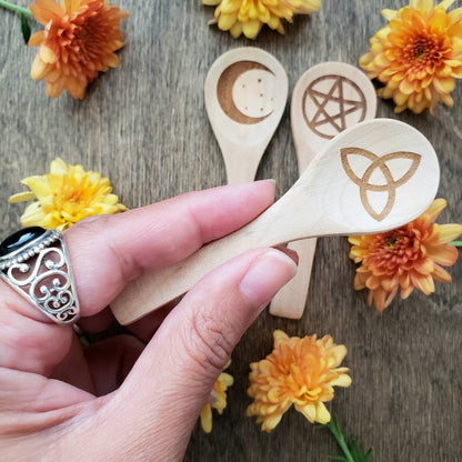 Wood engraved herb spoon | Altar spoon | Wood laser engraved | Fairy Star | 7 point star | Pentacle | power of three | protection